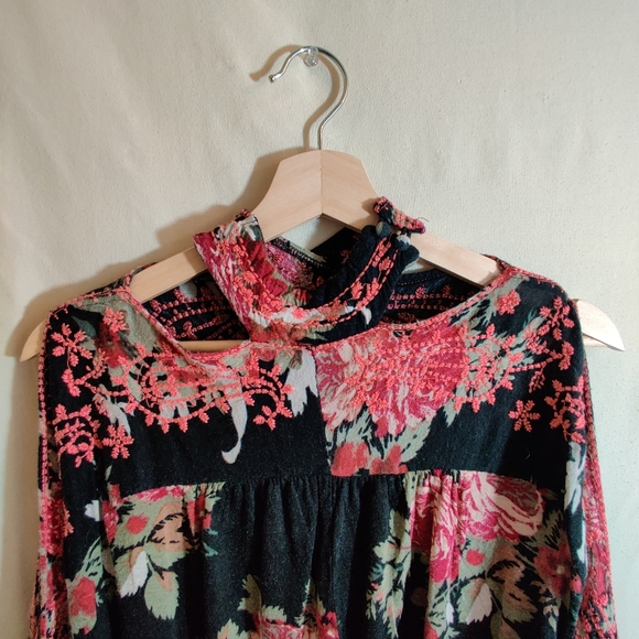 FREE PEOPLE Bainbridge Black & Red Floral Long Bell Sleeve High Neckline Shirt S - Picture 13 of 16